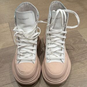 Alexander McQueen White Leather Lace-Up High-Top Boots with Blush Soles